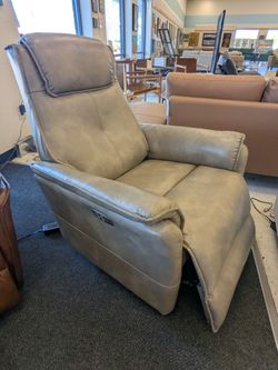 Jeremy Electric Swivel Recliner Ivory*
