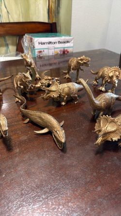 24 Golden Dinosaurs 