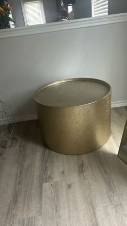 Free gold coffee table and tissue holder