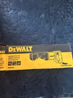 DeWALT 10-Amp Corded Reciprocating Saw (DWE304) + Extras – Excellent Condition