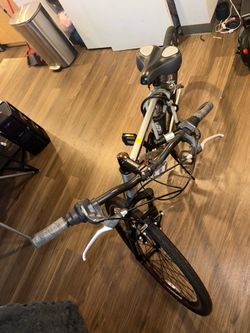 Schwinn Varsity 1200 hybrid bicycle.