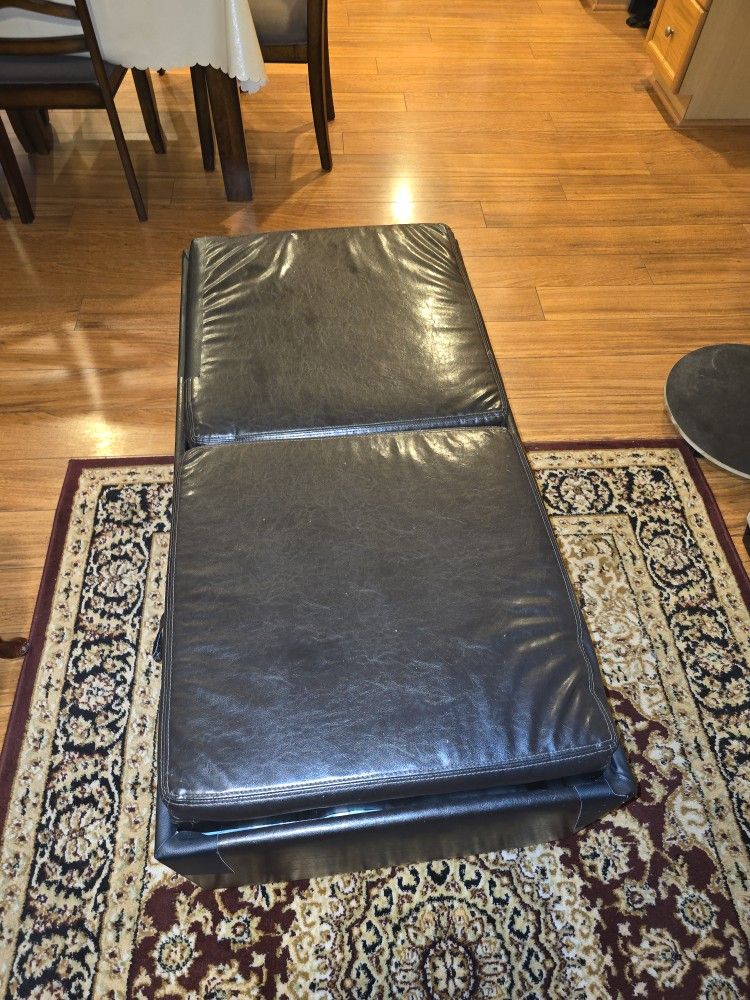 Free Ottoman