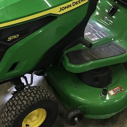 Used Once For 1/2 Hour Only John Deere S110 42 Inch Lawn Tractor 