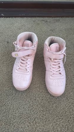 FILA women’s 8.5, high top tennis shoes