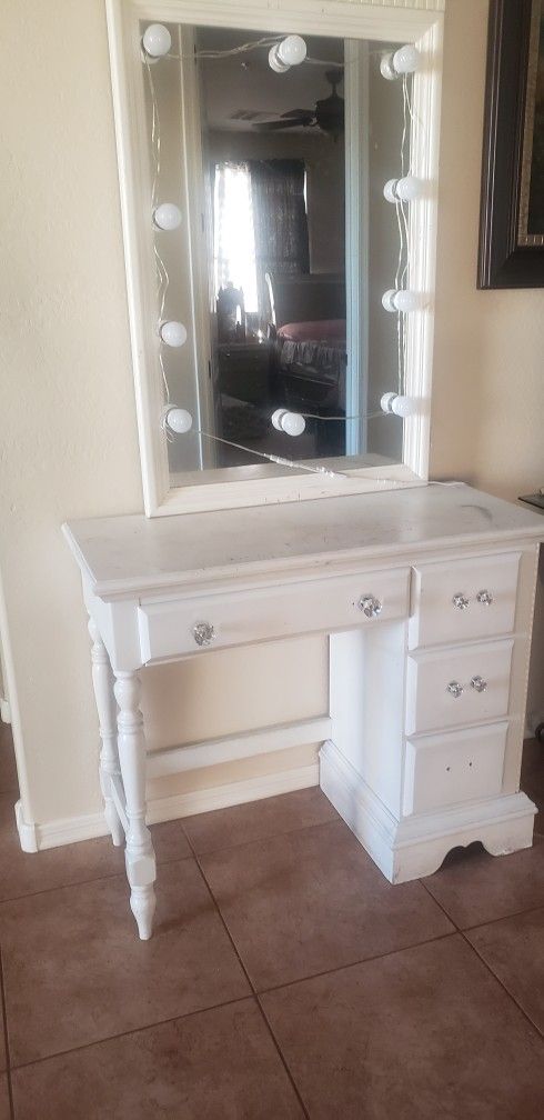 Vanity With Lights Top Need Paint