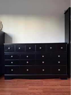 Solid Wood Black 6-Drawer Dresser – Spacious & Sturdy