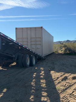 Hand pick your containers today, local container yard in Hesperia