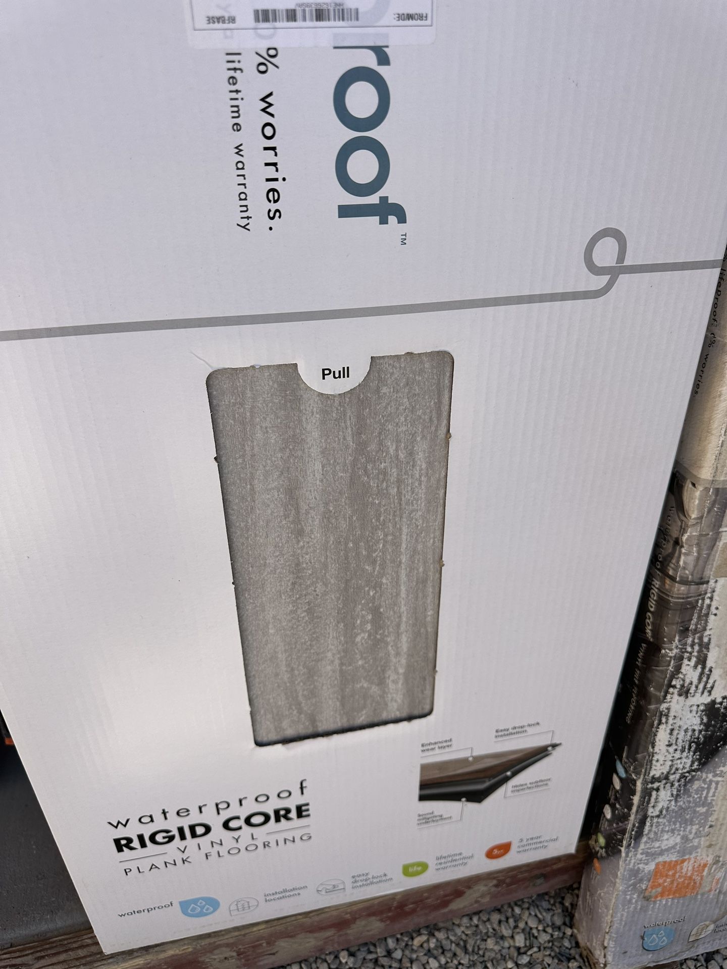 Hi everyone we have total 9 boxes cover 224 sq fts this is two gray color side 16 x 32 square items tick retail price por box $99 $3.99 fts. Here onl