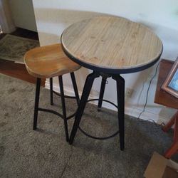 Cool Table W Stools (2)