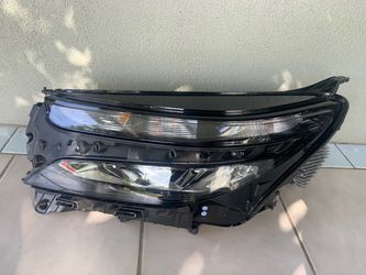 Left headlight Chevy Equinox 2022-24