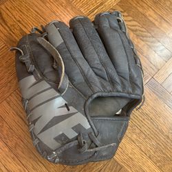 NIKE baseball glove RHT  11.5”