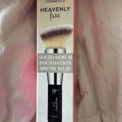 IT cosmetic Heavenly Brush