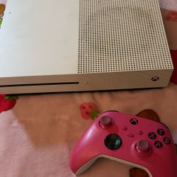 xbox one and controller 