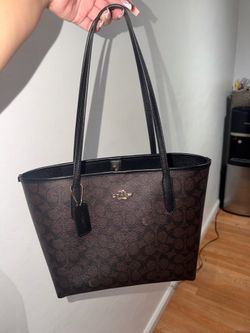 Medium city tote coach