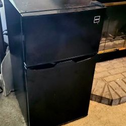 Small Fridge/Freezer