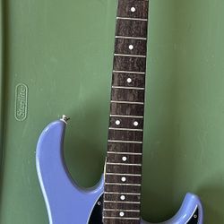  Peavey Rockmaster Electric Guitar & GT-5 Amp Bundle – Needs Strings – Great Starter Set