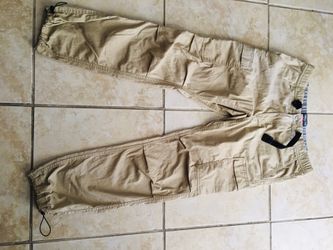 Levi’s Men’s casual pants. Side pockets . Like new condition.