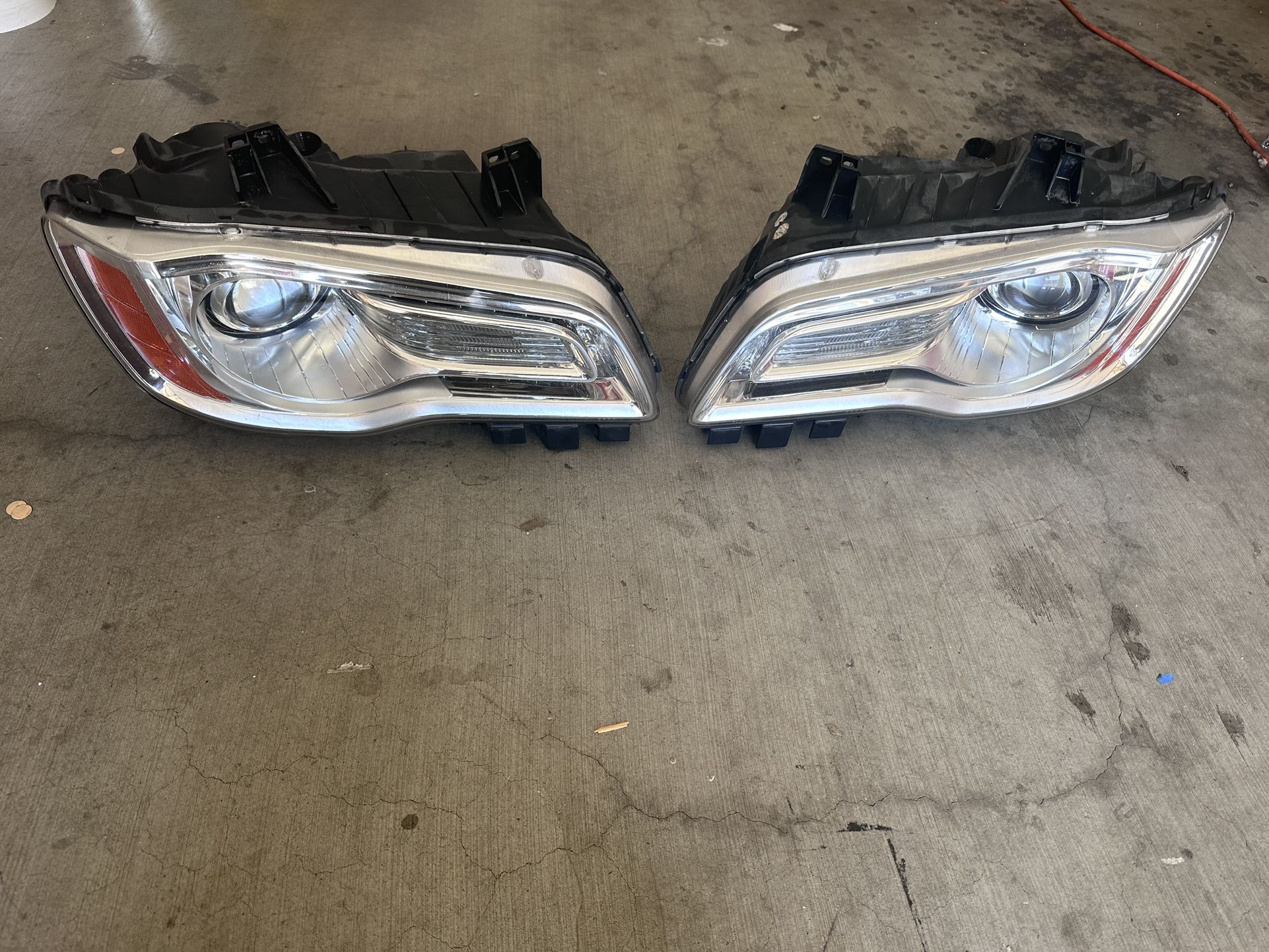 Faros Para 300 Chryler  2014 $80