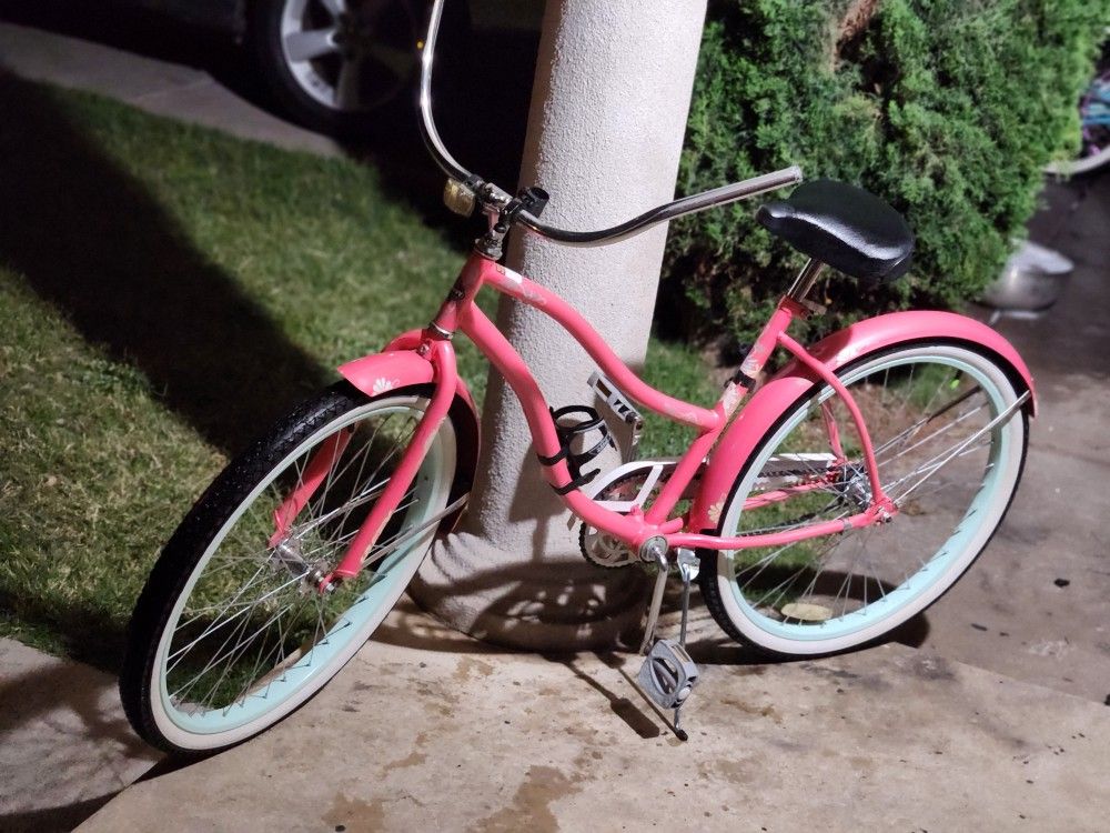 26"×18" Nice & Clean Beach Cruiser Bike