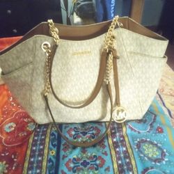 Micheal  Kors  Purse