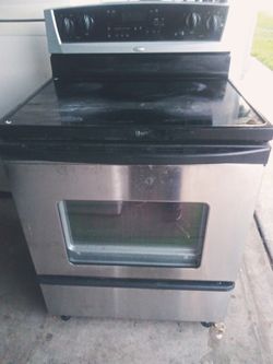 Whirlpool electric stove/oven works well