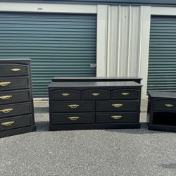 Very Nice Dresser Set