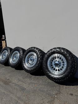 KMC KM552 IMS 8x6.5 18" Wheels Machined With 35” Toyo R/T Trails