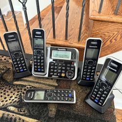Panasonic 5xCordless Phone with Digital Answering Machine 