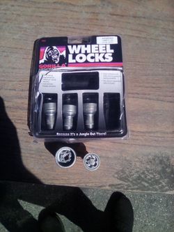 Gorilla Wheel Locks 14mm X 1.5,$25firm,Have 16 Lug Nuts Chrome For $25also,Same Size As Locks.