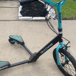 Razor DeltaWing 3 Wheeled Drifting Body-Powered Scooter