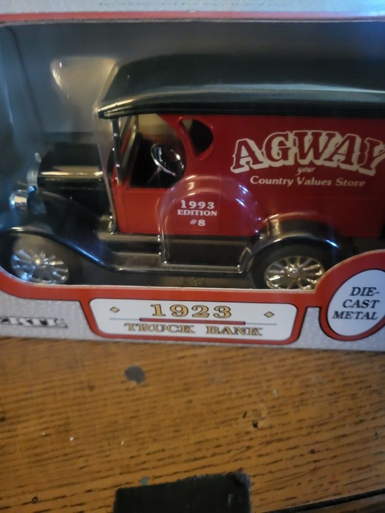 Lot Of 8 Ertl Agway Die Cast Metal Banks All For 110.00 Brand New In There Original Boxes