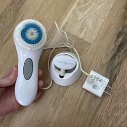 Clarisonic Aria Device Face and Body Cleansing Brush System Used White W/ New Brush