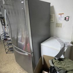 LG Fridge With Icebox And Icemaker