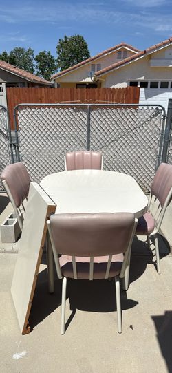 Free dining table