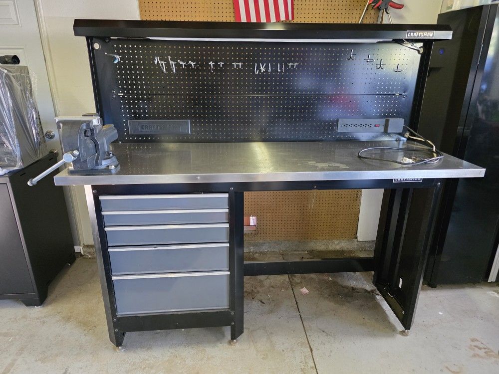 Craftsman Work Bench With 5 Drawers
