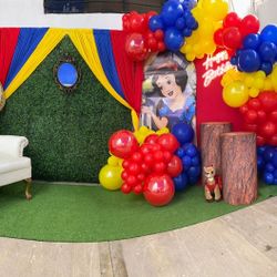 Snow White Balloon Garland 