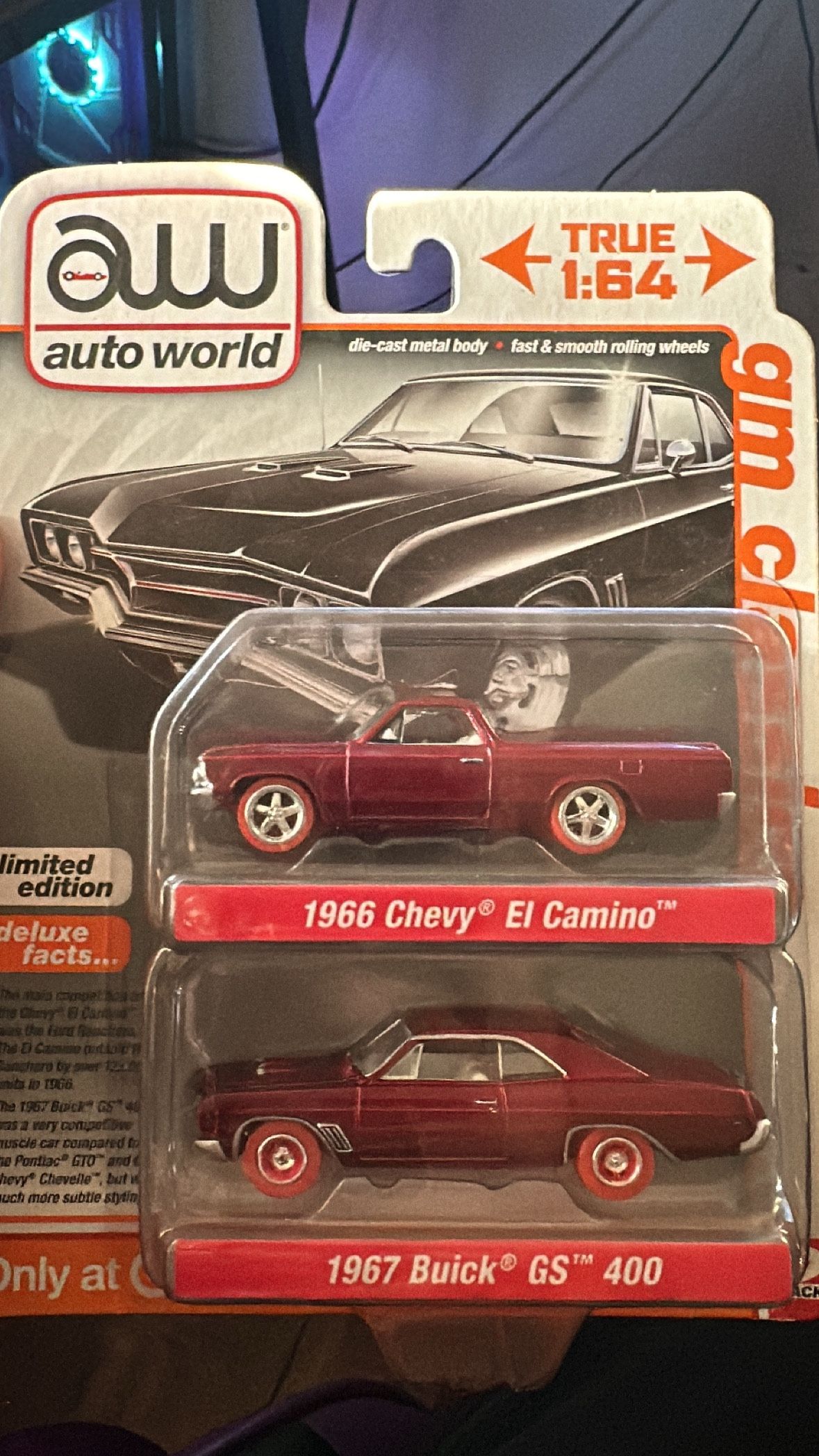 Auto World 2 Pack Chase