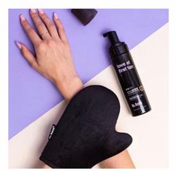 Love at First Tan Self-Tanning Mousse with Black Applicator Mitt NWT