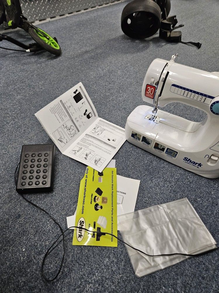 Sewing machine. Working fine. See details below