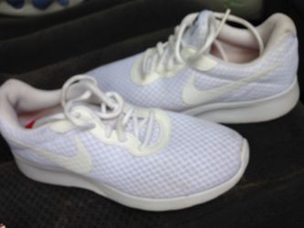 Nikes woman's 6 1/2