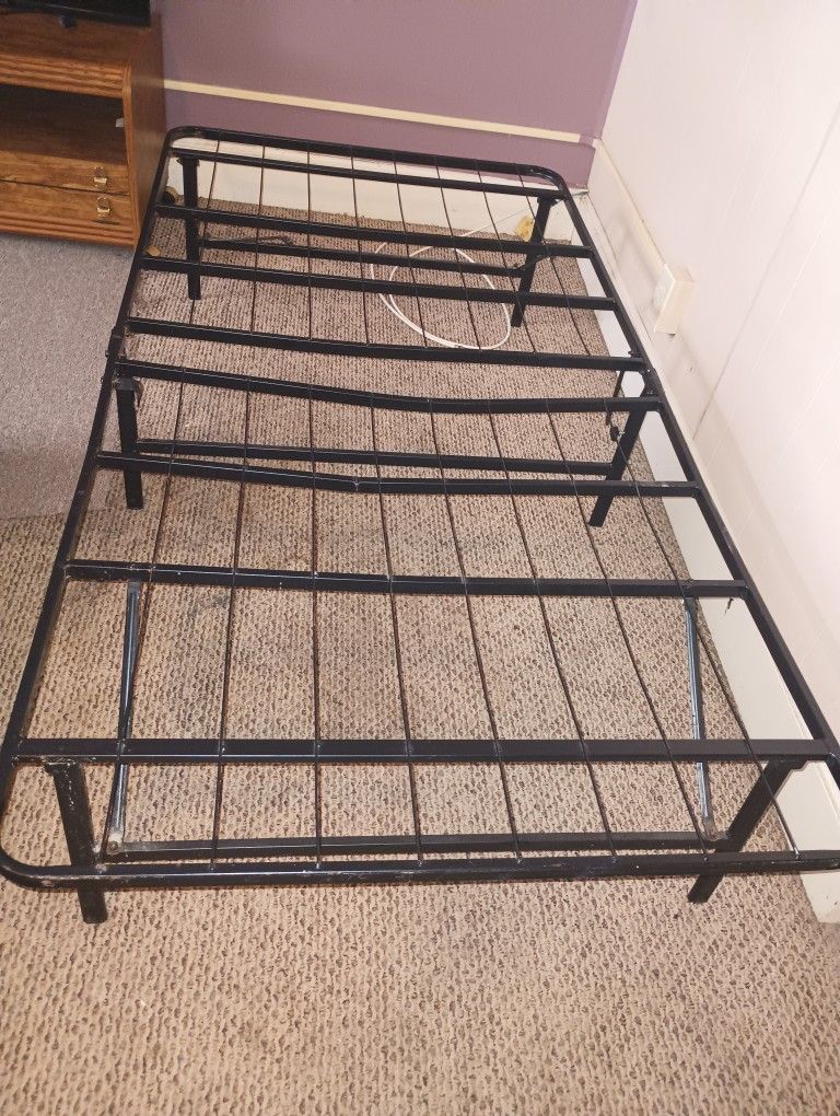 I Have A Nice Twin Size Metal Bed Frame Still In Pretty Decent Good Shape Only Asking 50 Bucks For Today Only Pick Up