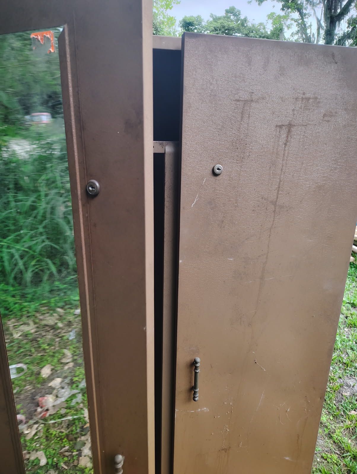 Vintage metal cabinet $30 Located Mount Dora Fla 32757