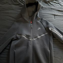 Nike Tech Size Small