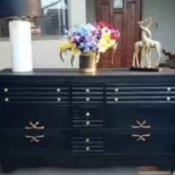 9 Drawer Solid Wood Dresser - Black With Gold 