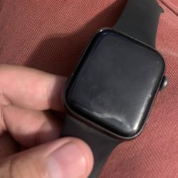 Apple Watch SE (cellular + GPS)