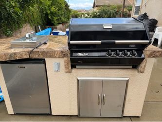 Outdoor BBQ Grill