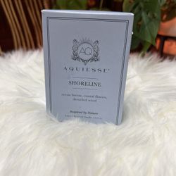 New In Box Aquiesse Shoreline Candle 6.5 oz Ocean Breeze Coastal Flowers Wood