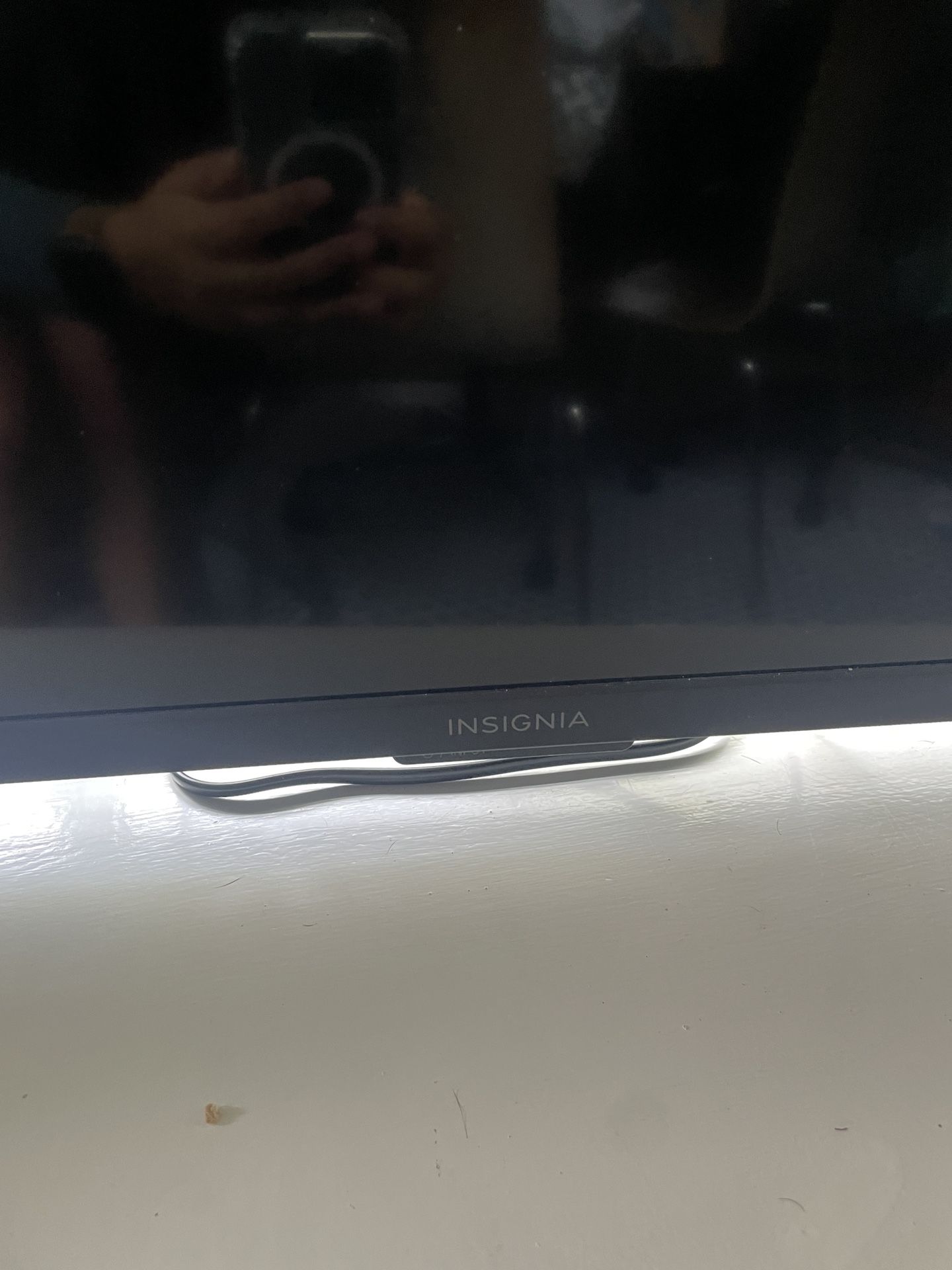 40” Insignia TV +chromecast+ Wall Mount SELL ASAP