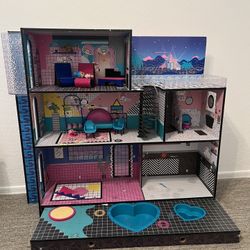 LOL doll House. 