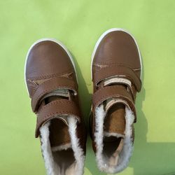 Toddler boy ugg size 8